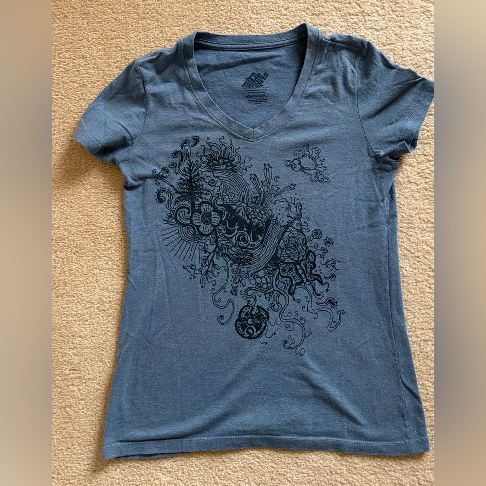 EMS Women's short sleeve t-shirtv neck small